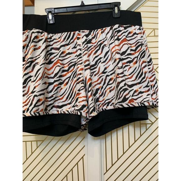 Fabletics Plus Size Womens Shorts Zebra Print - Picture 4 of 7